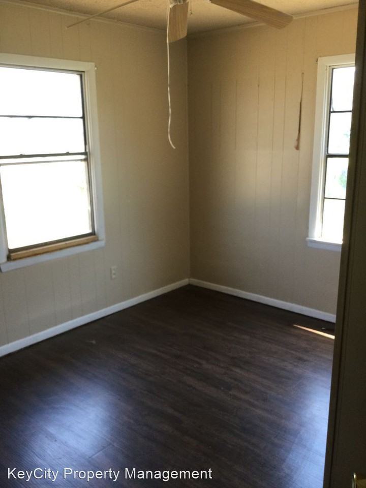 2802 Post Oak Rd - Photo 2 of 8