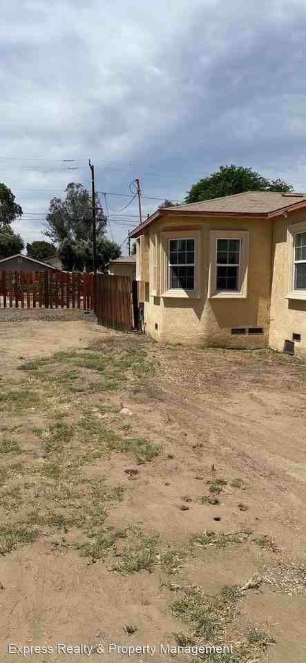 308 E 7th St - Photo 2 of 37