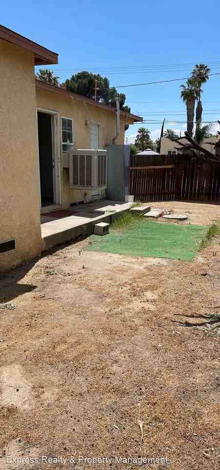 308 E 7th St - Photo 3 of 37