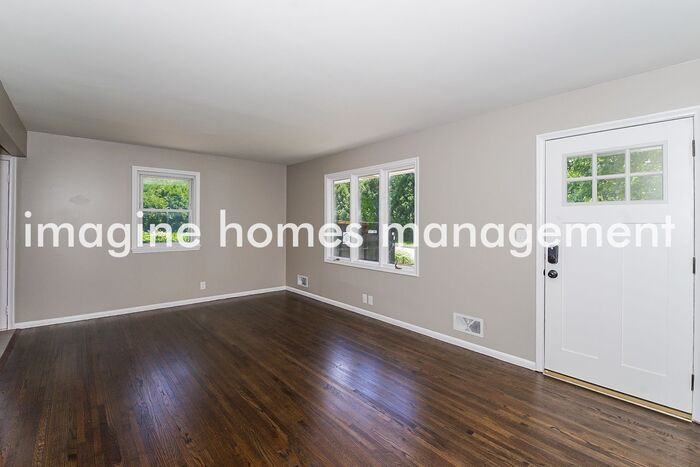 8214 W 35th St - Photo 2 of 15