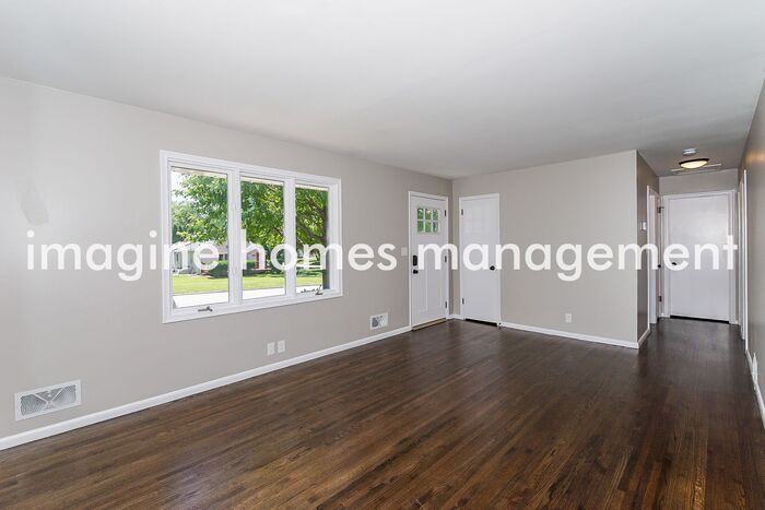 8214 W 35th St - Photo 3 of 15