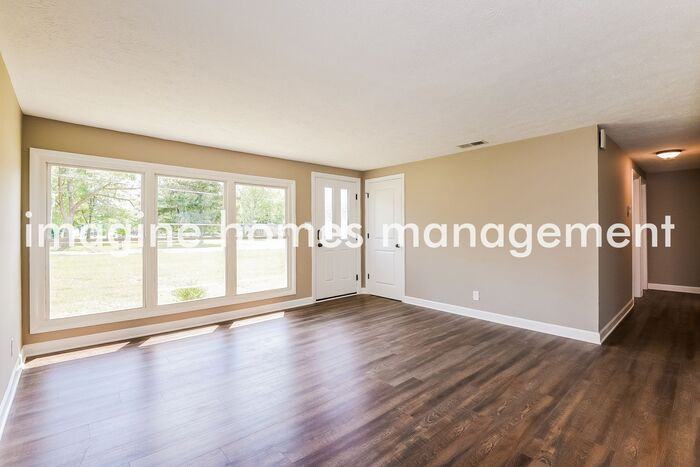 9876 Oakwood Dr - Photo 3 of 15