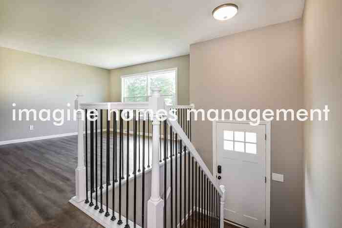 7881 Driftwood Dr - Photo 3 of 19