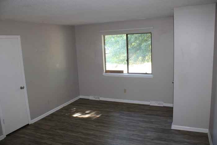422 Jamison St - Photo 3 of 4