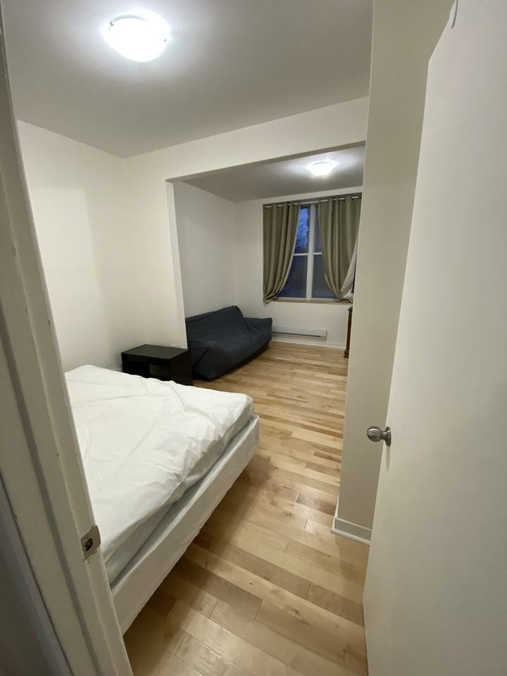 3488 av du parc - Photo 3 of 10