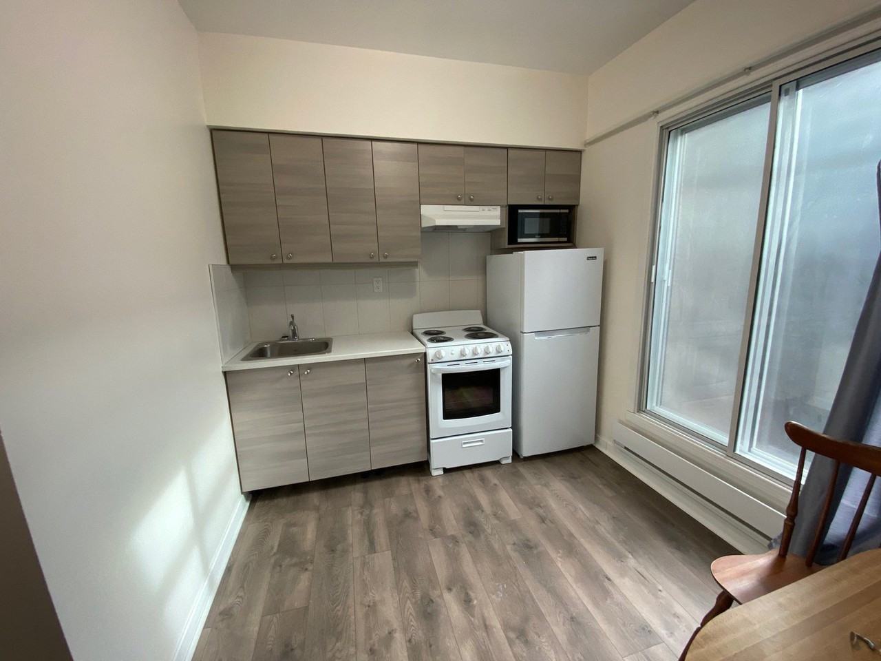3488 av du parc - Photo 6 of 10