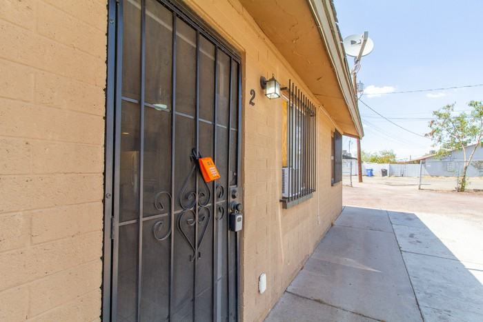 3232 W Jackson St #2 - Photo 2 of 9