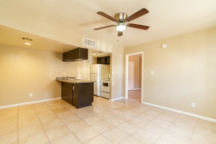 3232 W Jackson St #2 - Photo 3 of 9