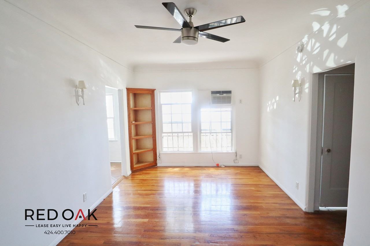 660 S Cochran Ave #105
