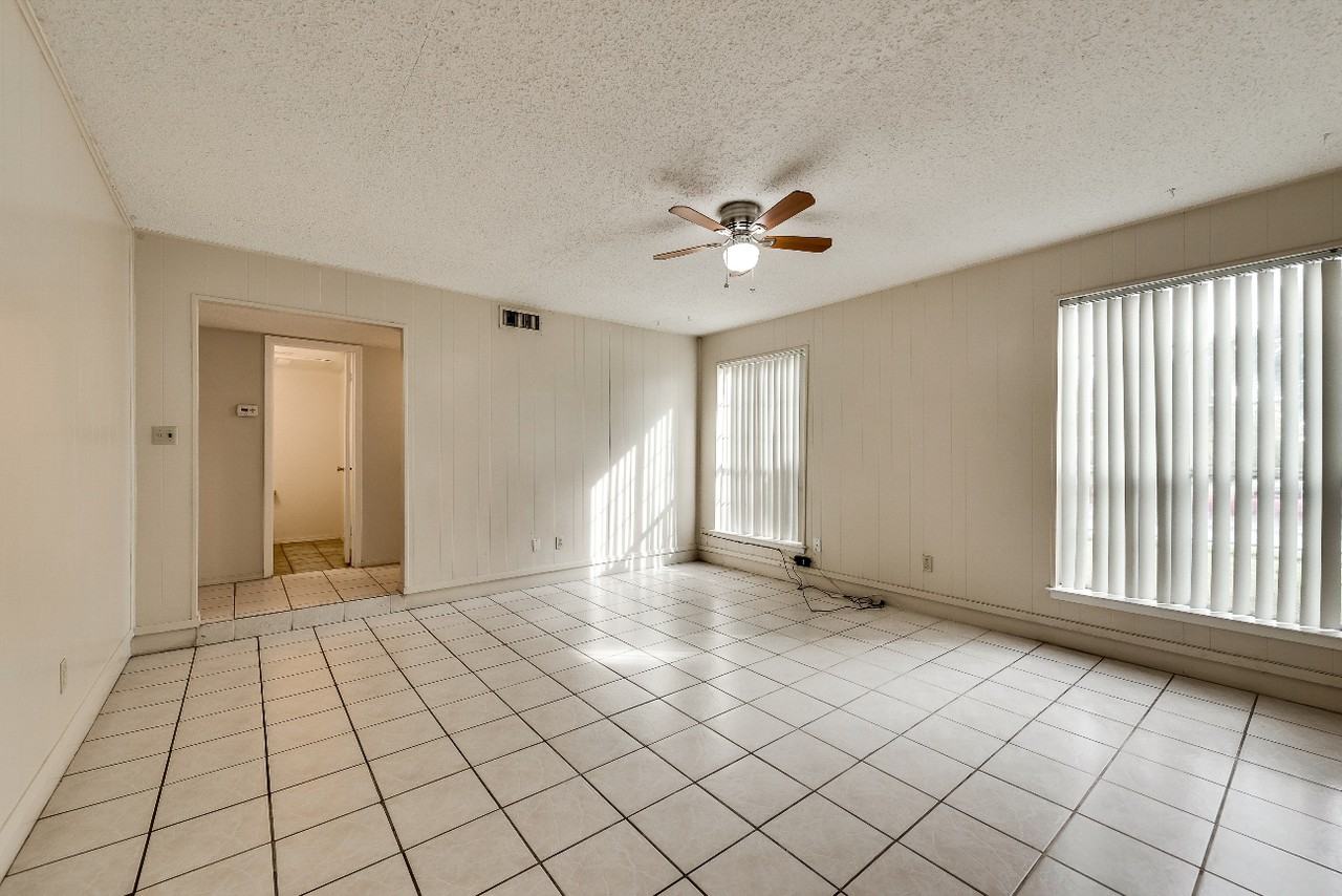 703 E Shady Grove Rd - Photo 2 of 17