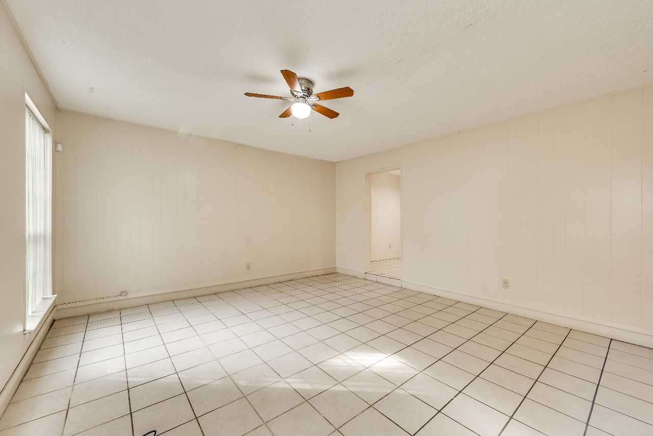 703 E Shady Grove Rd - Photo 3 of 17