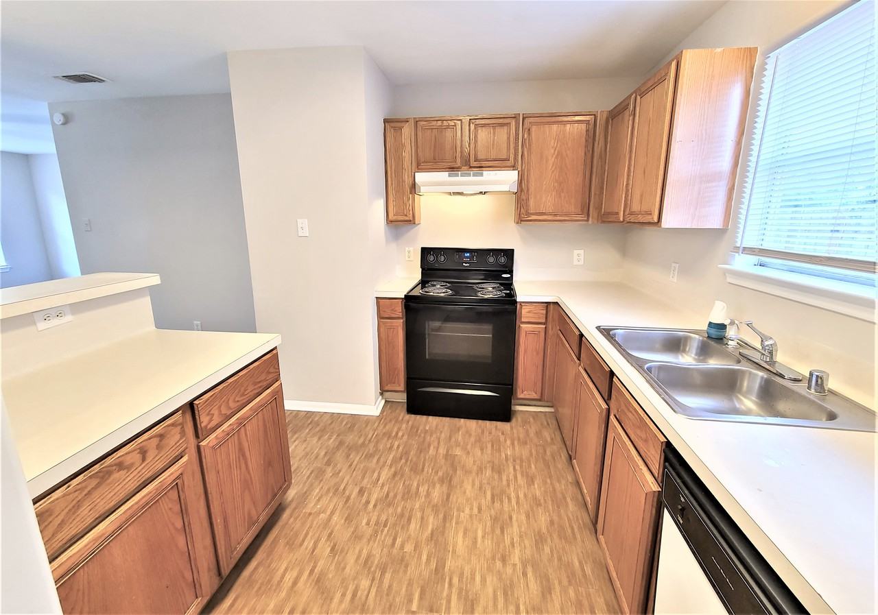 16022 Old River Road - Photo 4 of 9