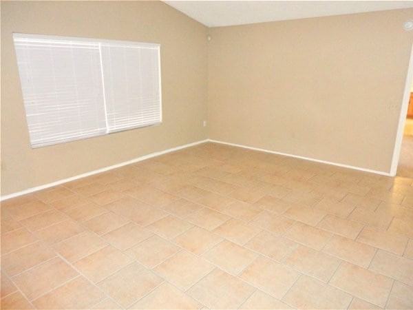 2218 W Ian Dr - Photo 2 of 8