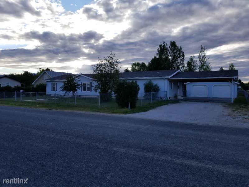 705 F St - Photo 2 of 46