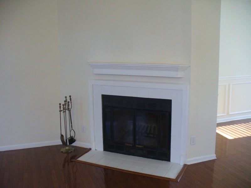 2469 Sutter Parkway - Photo 2 of 7