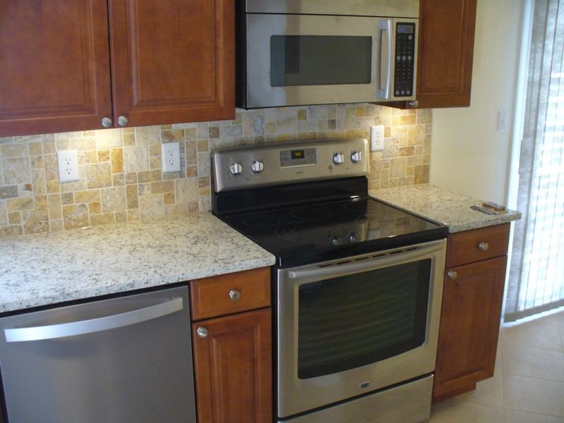 2469 Sutter Parkway - Photo 3 of 7