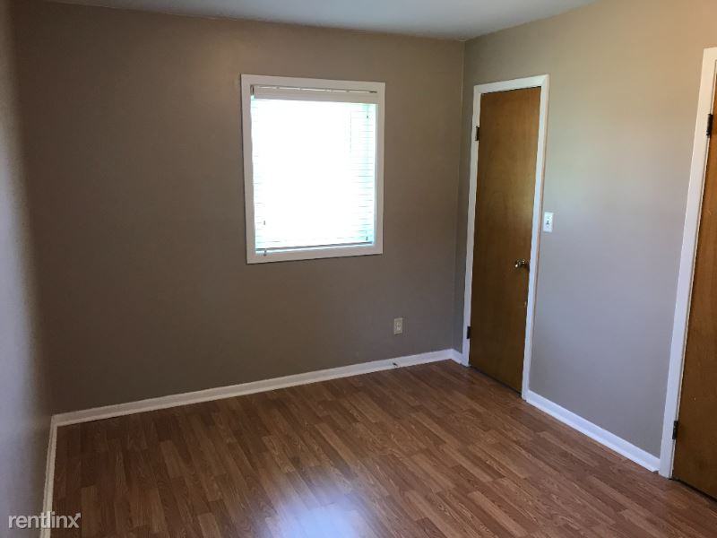 701 Oak St - Photo 2 of 13