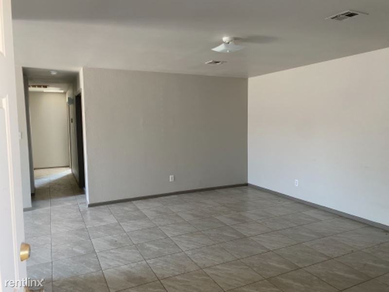 1932 S 46th Dr - Photo 2 of 8