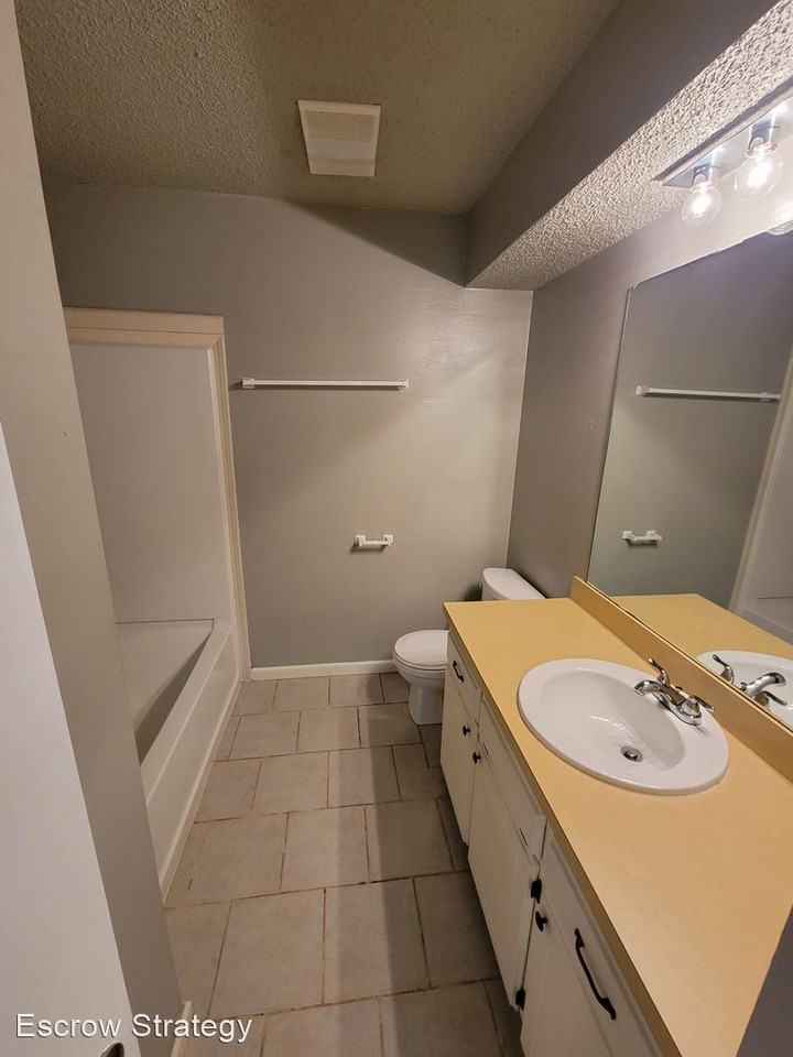 3908 3908 Hiddleson Circle - Photo 2 of 14