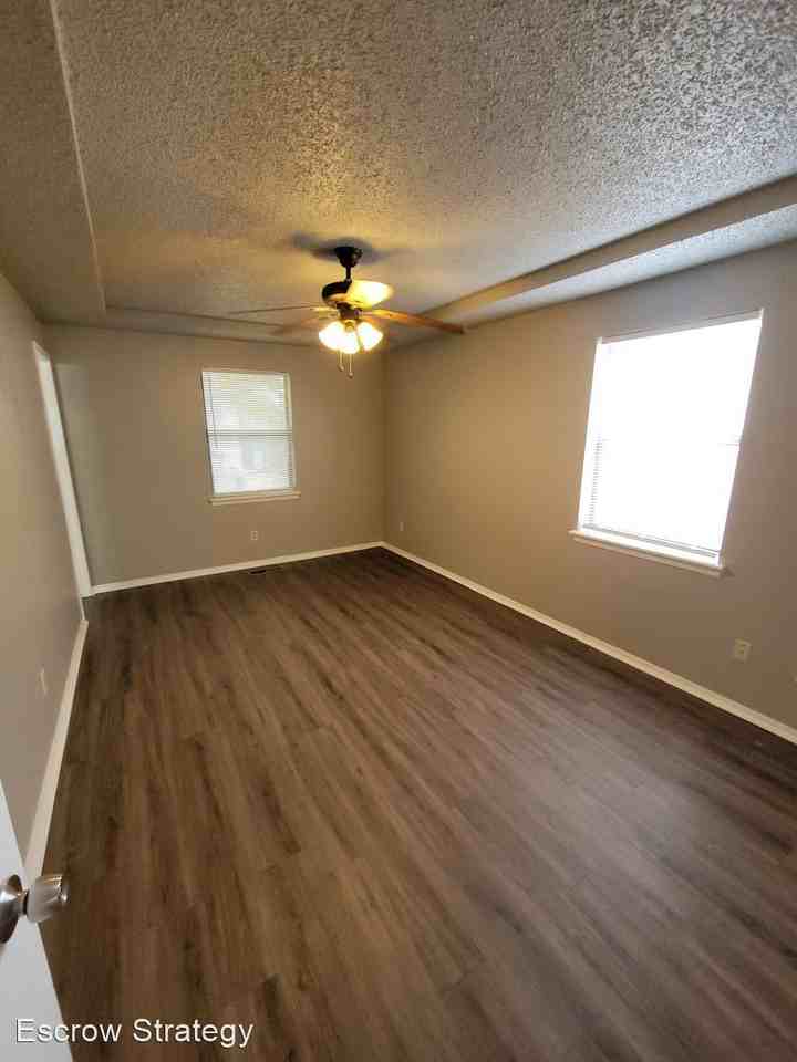3908 3908 Hiddleson Circle - Photo 3 of 14