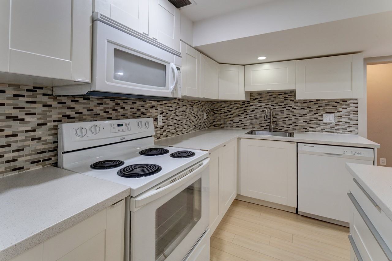 35 St NW & 15 Ave NW #Bsmt - Photo 5 of 24