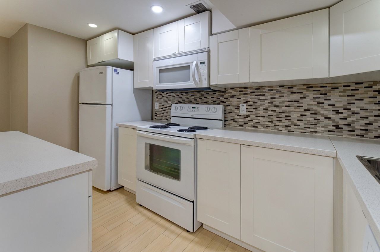 35 St NW & 15 Ave NW #Bsmt - Photo 4 of 24