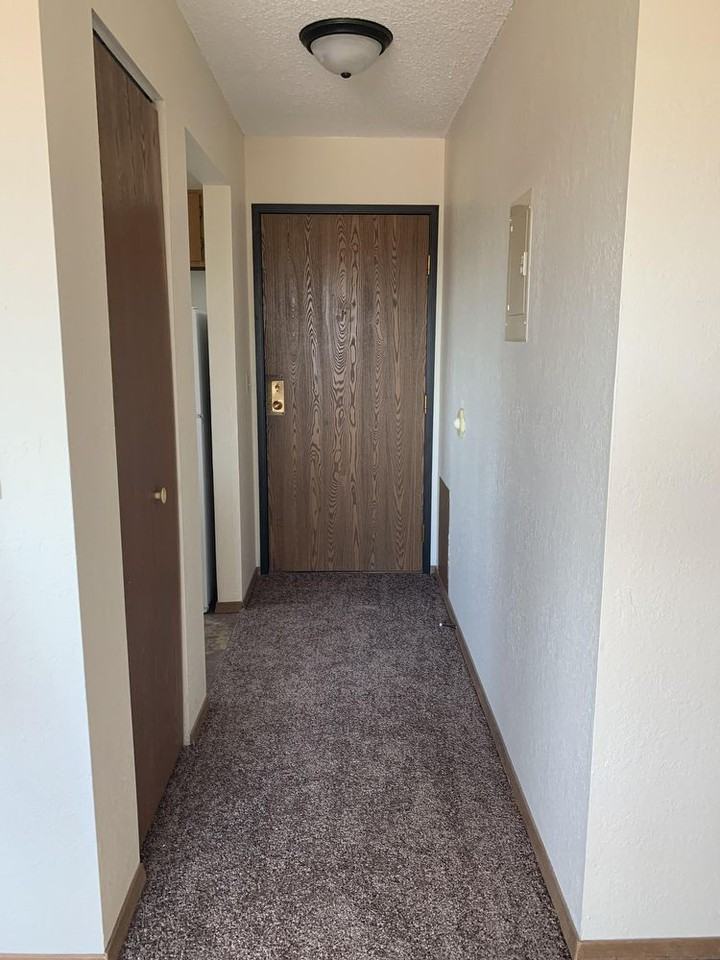 325 37th Ave N - Photo 3 of 10