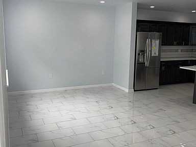 407 Albany Ct - Photo 3 of 23