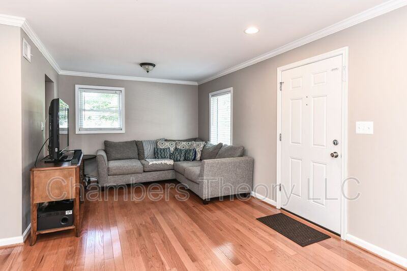 1033 S Edison St - Photo 4 of 31