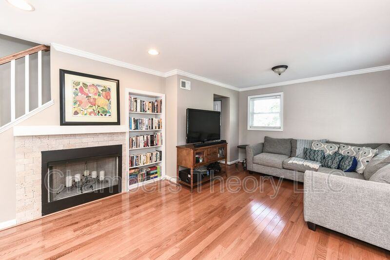 1033 S Edison St - Photo 5 of 31