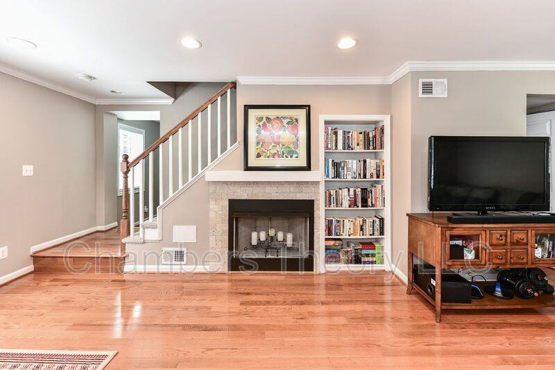 1033 S Edison St - Photo 6 of 31