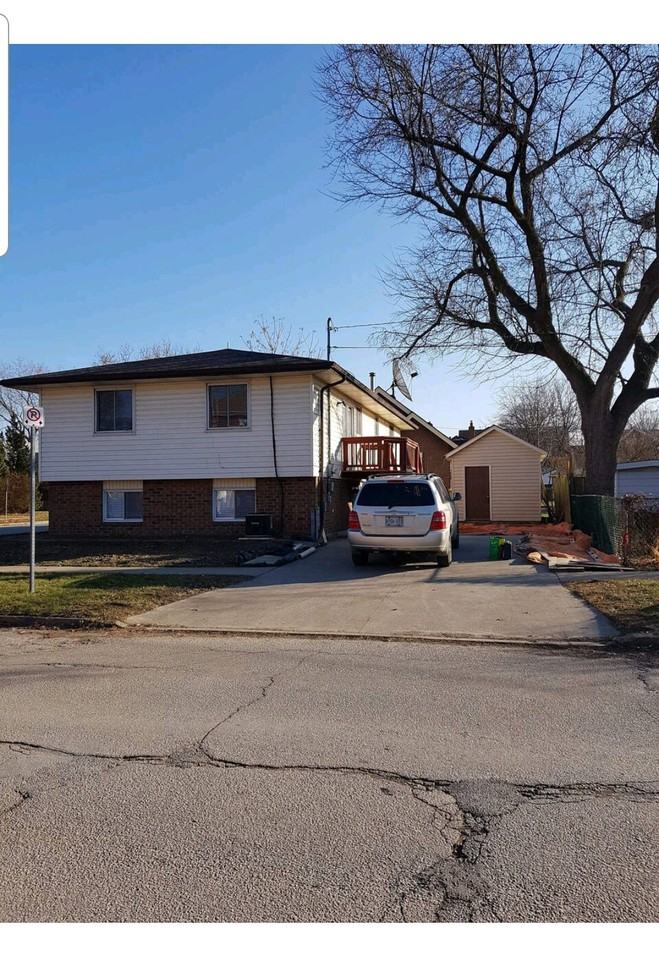 909 Pillette Road - Photo 7 of 11