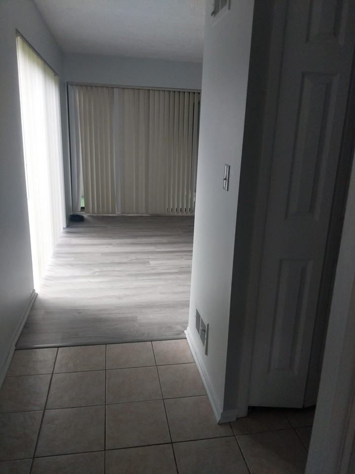 18344 University Park Dr - Photo 2 of 10