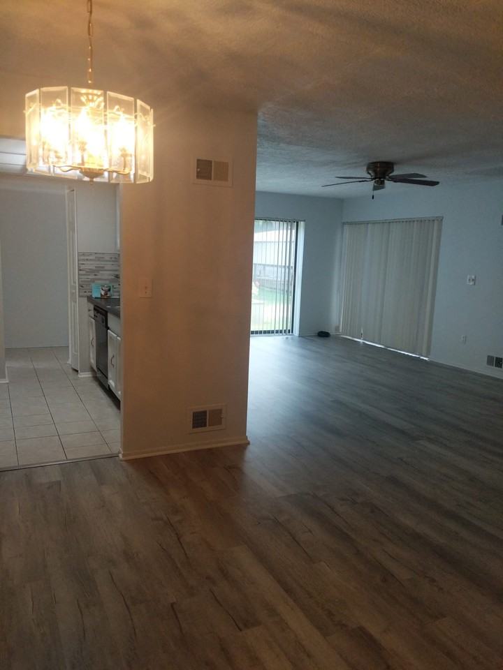 18344 University Park Dr - Photo 3 of 10