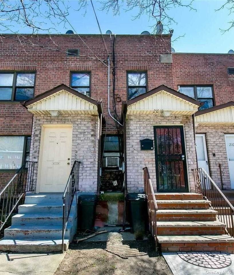 21018 Hillside Ave, New York, NY 11427 2 Bedroom House for 2,200/month