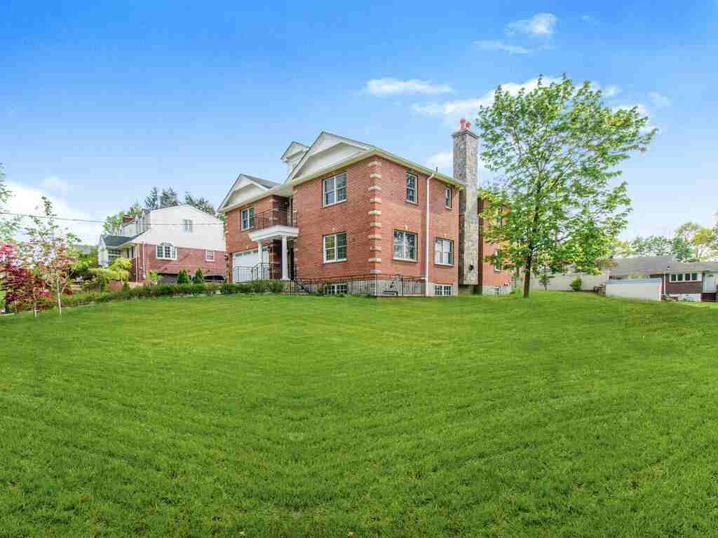 142 Valentine St #TH - Photo 3 of 30