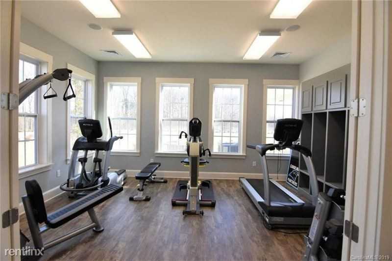 12832 Flagstone Dr - Photo 3 of 11