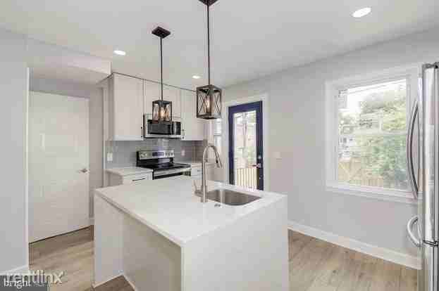 1510 Howard Rd Se - Photo 3 of 9