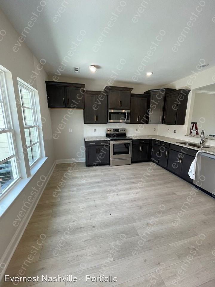 809 Goswell Dr - Photo 3 of 11