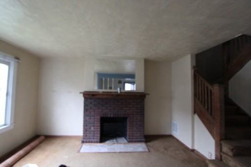 518 Maple St - Photo 3 of 8