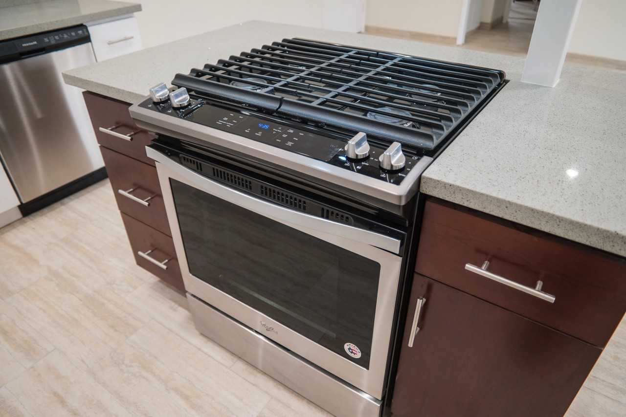 856 Westmount Drive #5 - Photo 2 of 9