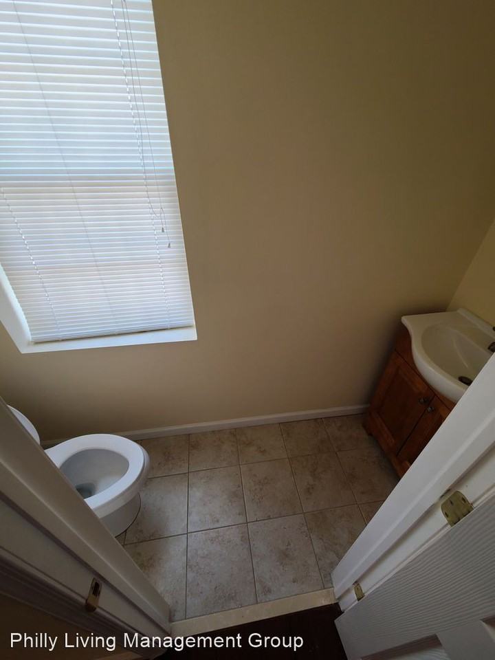 569 N 20th St - Photo 2 of 7