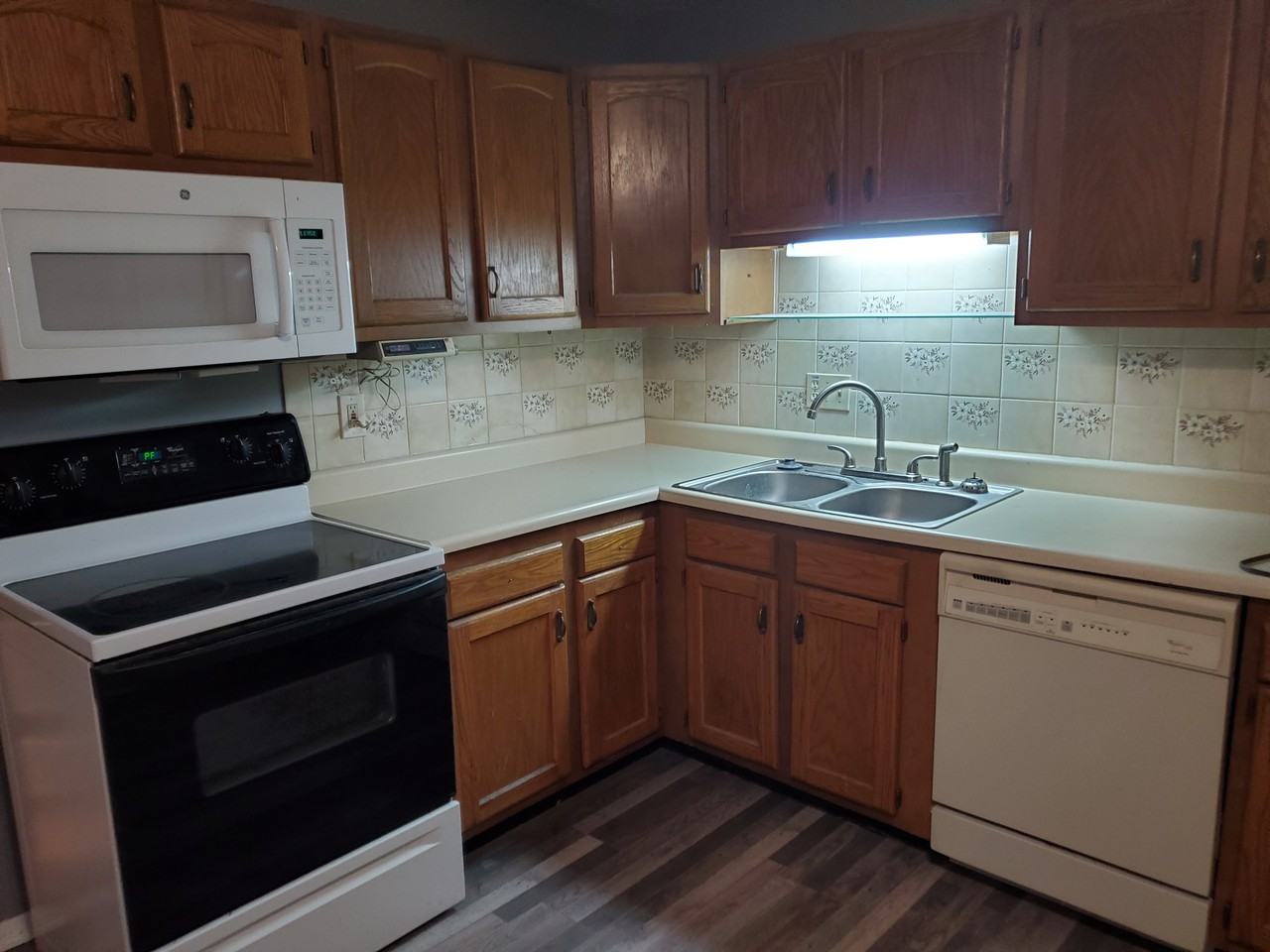 7226 Creekview Dr #5 - Photo 3 of 14