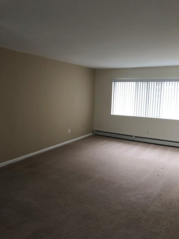 172 Community Manor Dr Apt 4 #172-4 - Photo 2 of 4