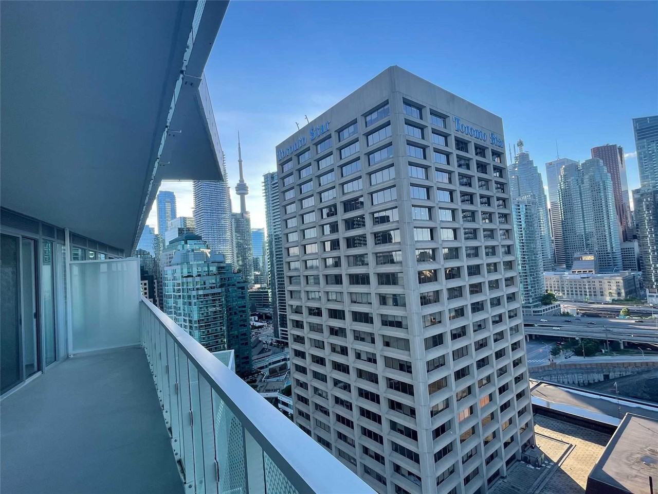 15 Queens Quay East #2208
