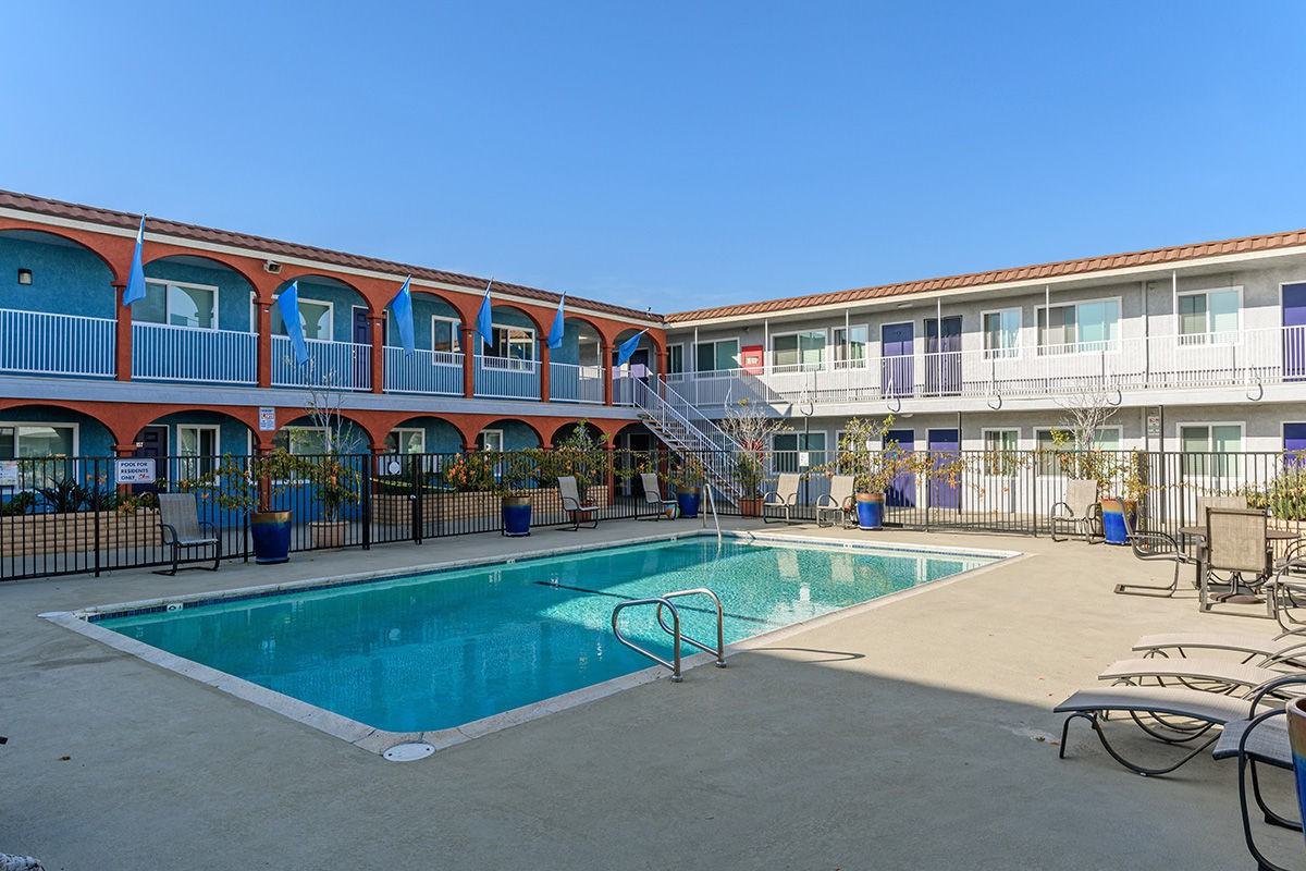 Laurel Pointe Apartments - Photo 2 of 33