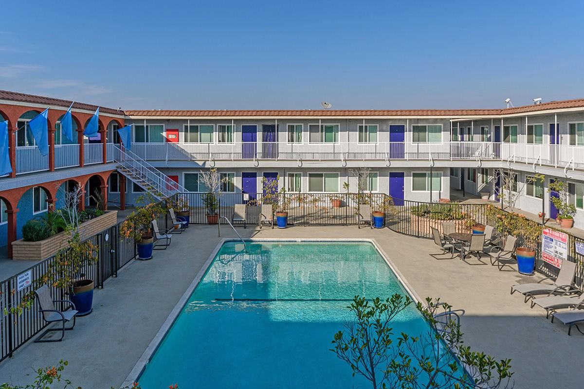 Laurel Pointe Apartments - Photo 3 of 33