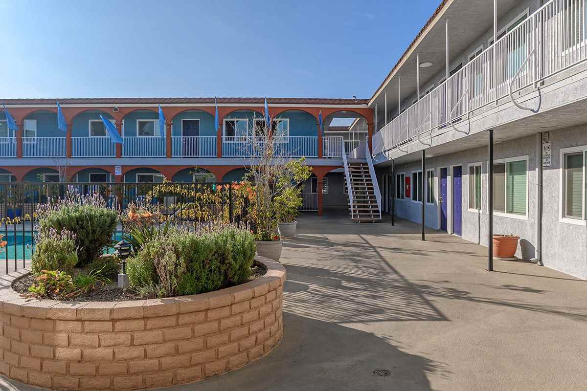 Laurel Pointe Apartments - Photo 6 of 33