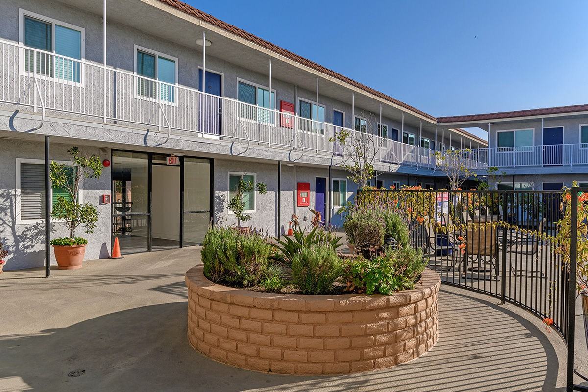 Laurel Pointe Apartments - Photo 7 of 33