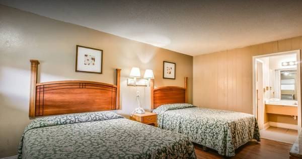3896 Lamar Ave - Photo 3 of 7